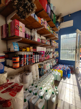 Familia en casa limpia